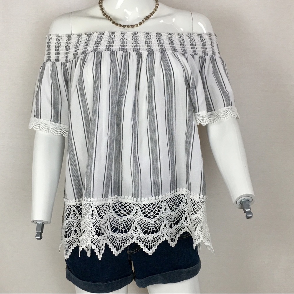 Crave Frame off the shoulder black/white top